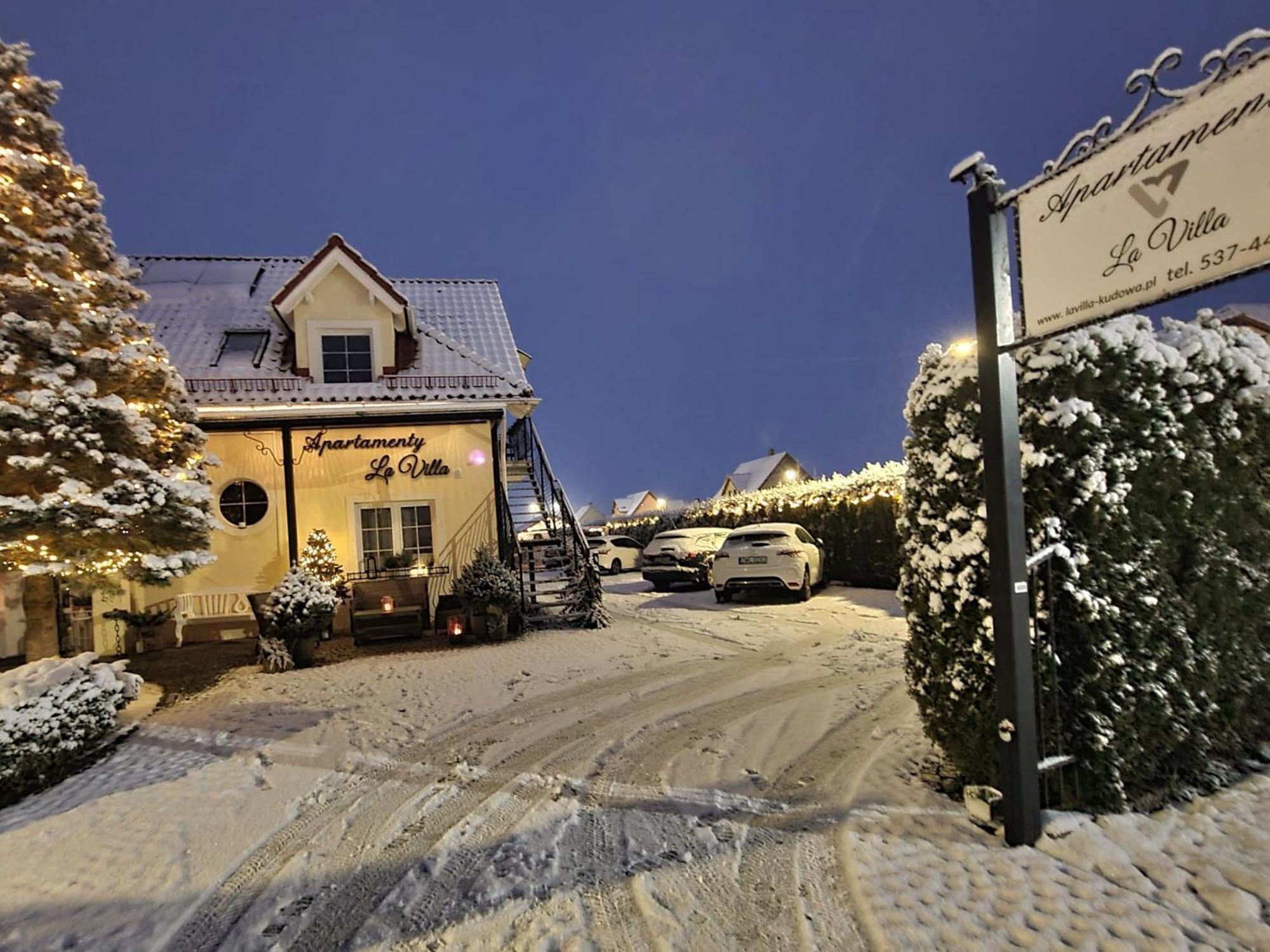 Apartamenty "La Villa" Z Klimatyzacja, Ogrodem, Parkingiem, Blisko Centrum クドヴァ・ズドゥルイ エクステリア 写真